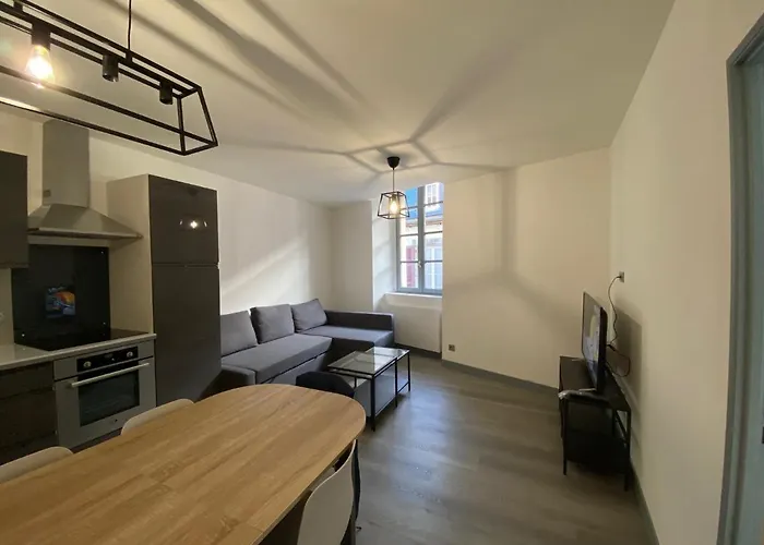 Residence Avec Un T3 Un T2 Et Un Studio En Centre Ville D Argeles-Gazost